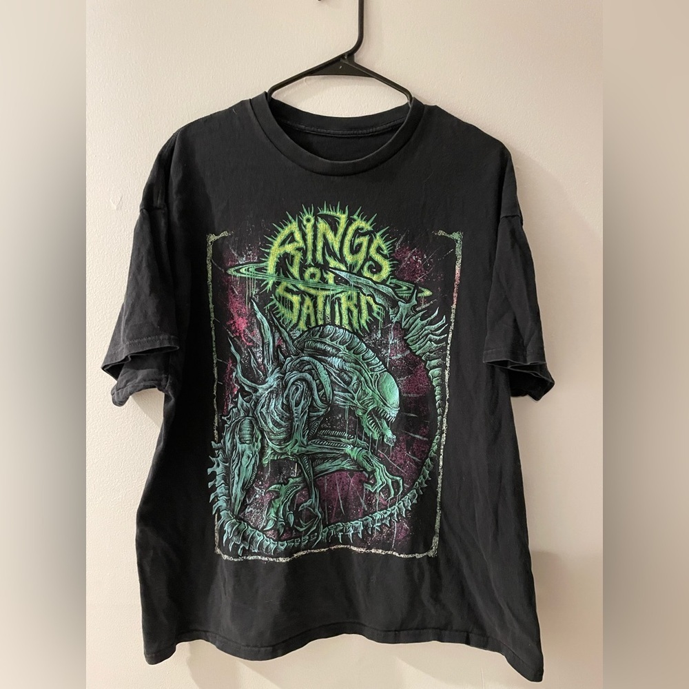Rings of Saturn graphic band tee Y2K vintage with alien monster metal black